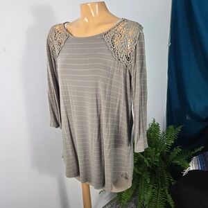 Zenergy by Chico's Top Women 2 Gray Gold Stripe Crochet Lace Shoulder 3/4 Sleeve